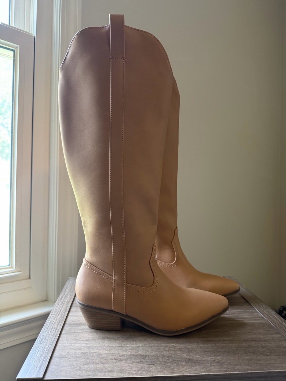 Universal Thread Women's Tan Knee high boots size 6.5